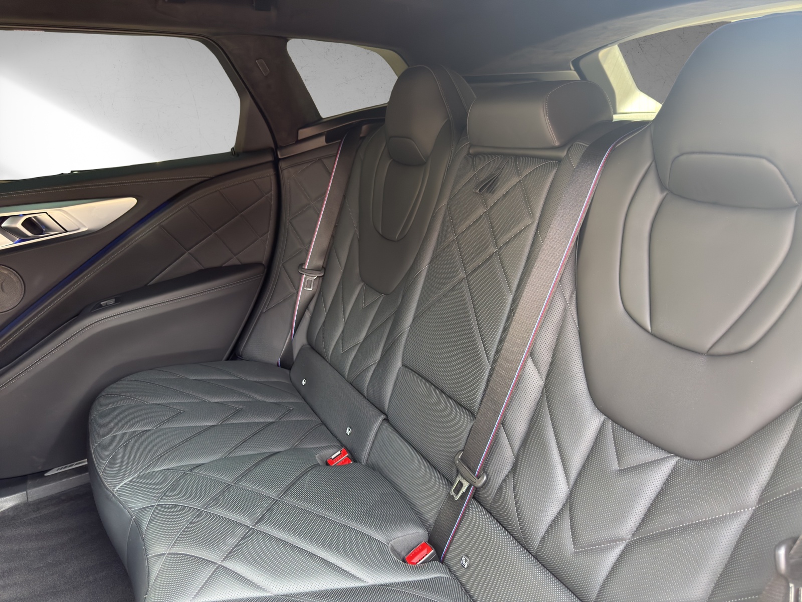 BMW XM xDrive 50e PHEV Steptronic-image-16