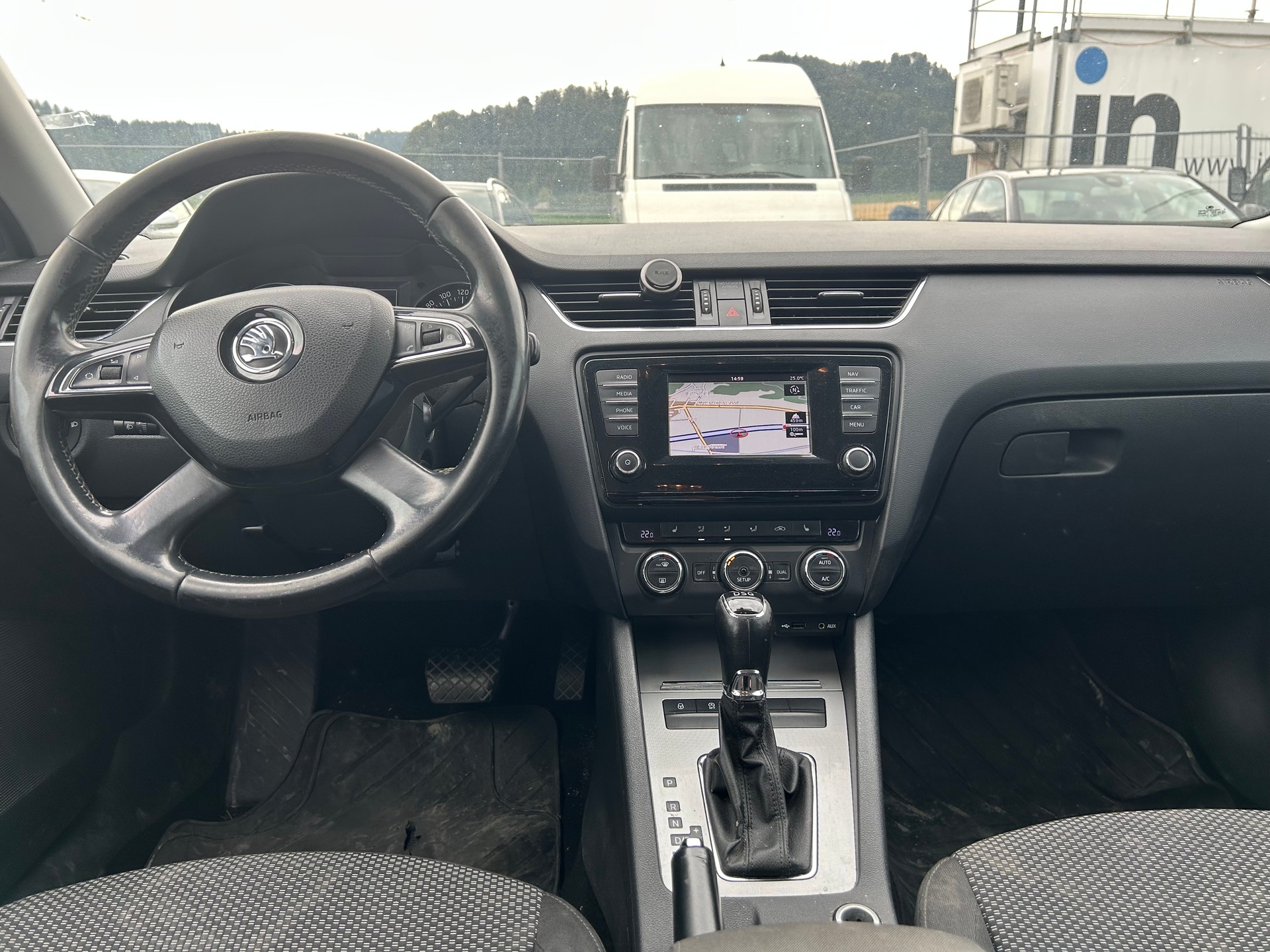SKODA Octavia Combi 1.6 TDI Elegance DSG-image-6