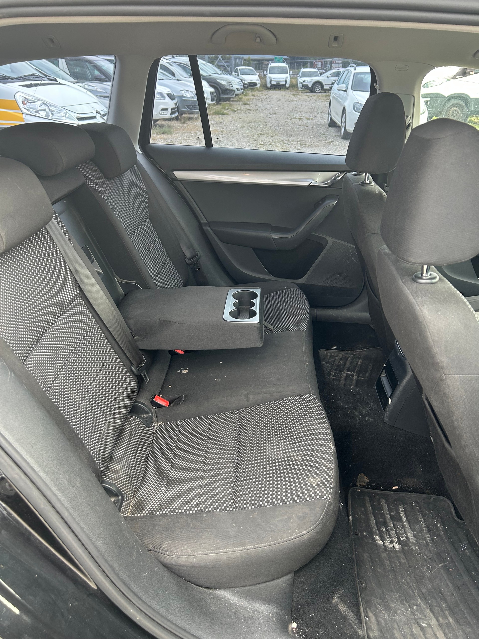 SKODA Octavia Combi 1.6 TDI Elegance DSG-image-11