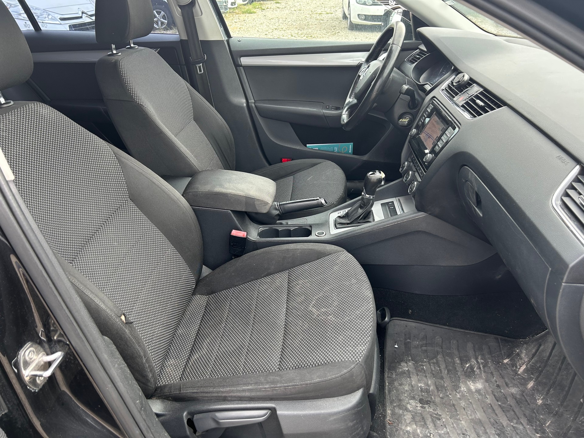 SKODA Octavia Combi 1.6 TDI Elegance DSG-image-10