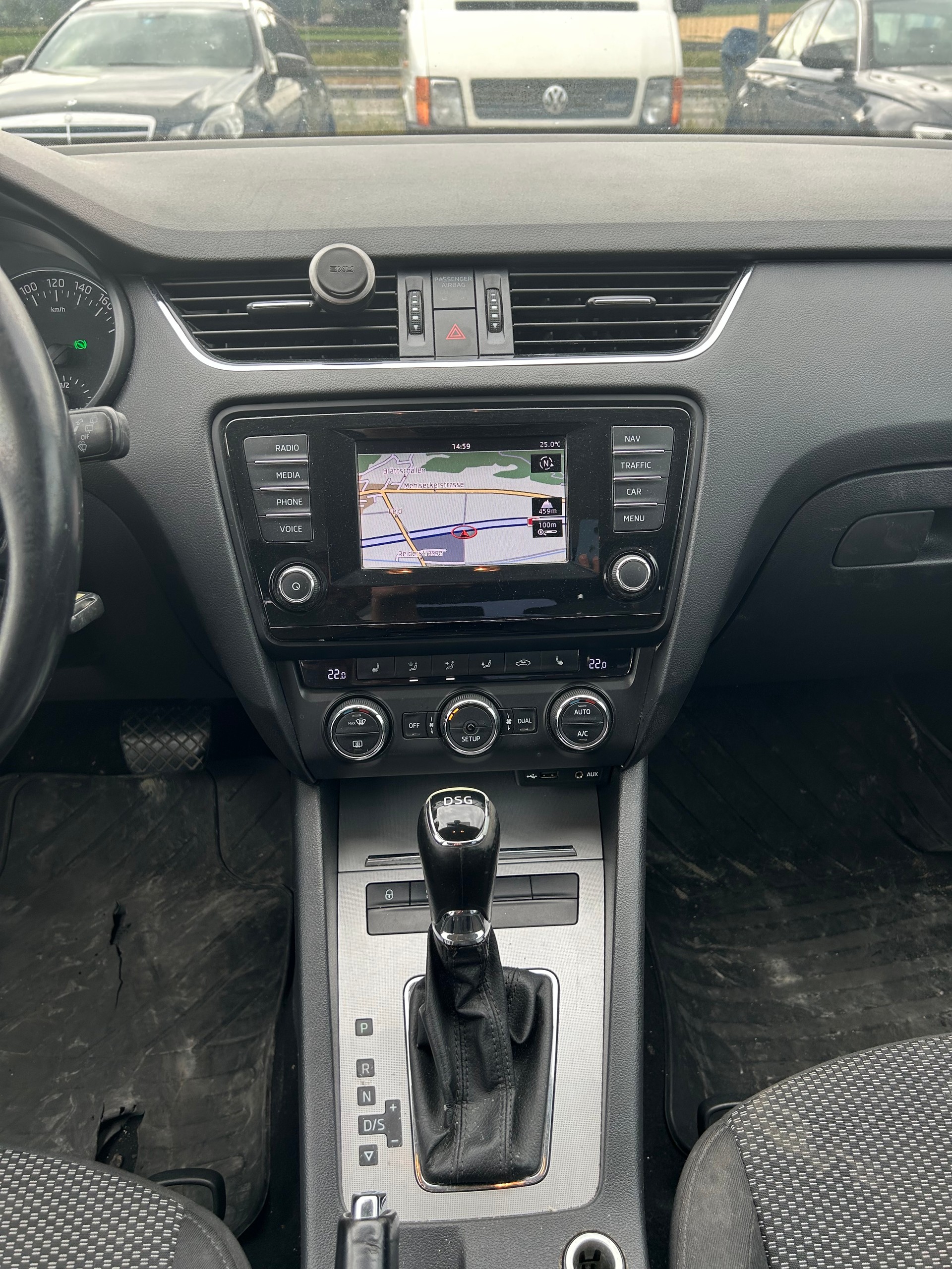 SKODA Octavia Combi 1.6 TDI Elegance DSG-image-8