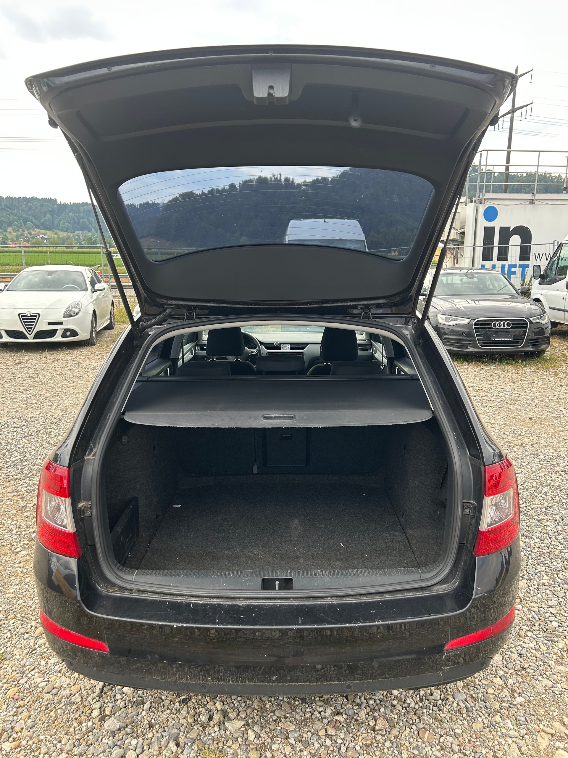 SKODA Octavia Combi 1.6 TDI Elegance DSG-image-12