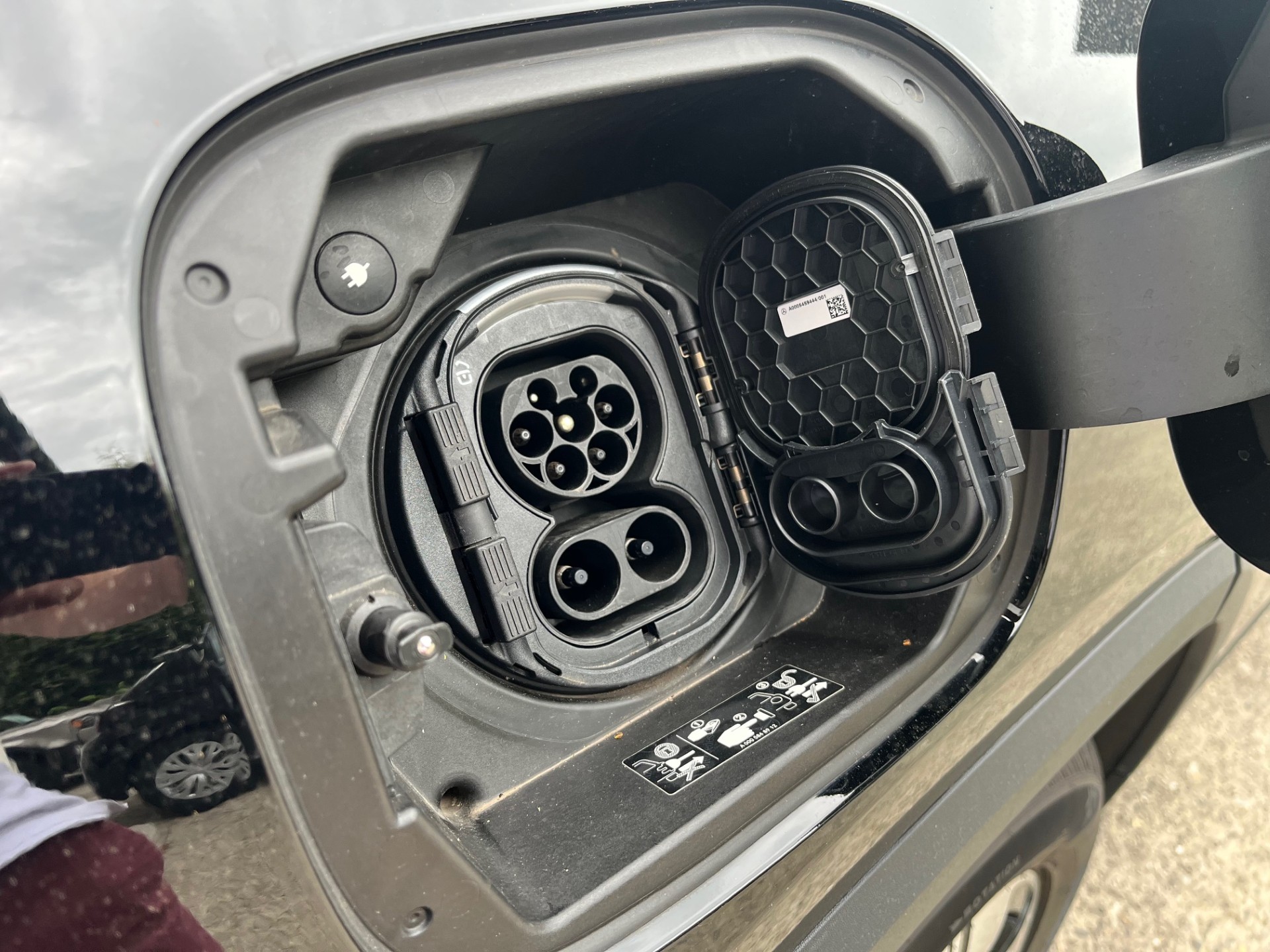 MERCEDES-BENZ EQA 250+-image-14