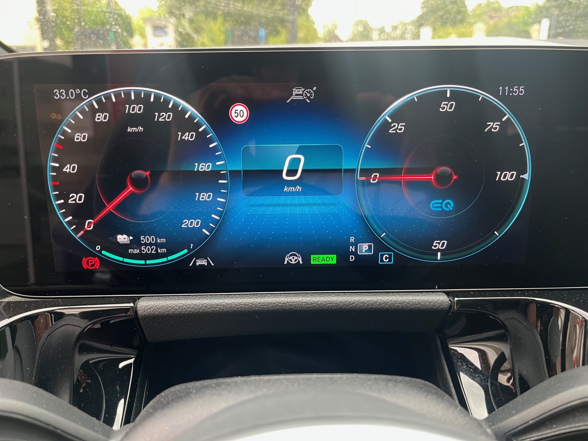 MERCEDES-BENZ EQA 250+-image-9