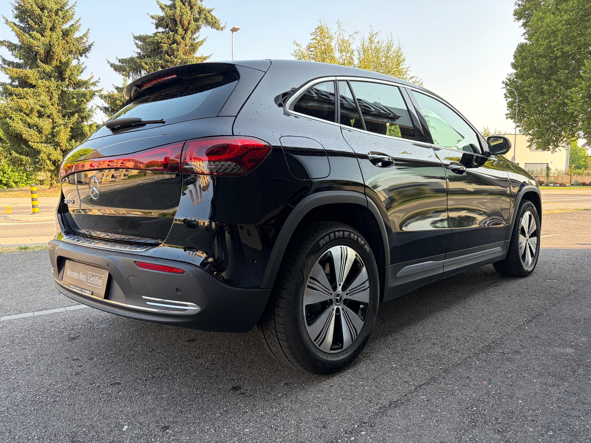 MERCEDES-BENZ EQA 250+-showroom-element-3