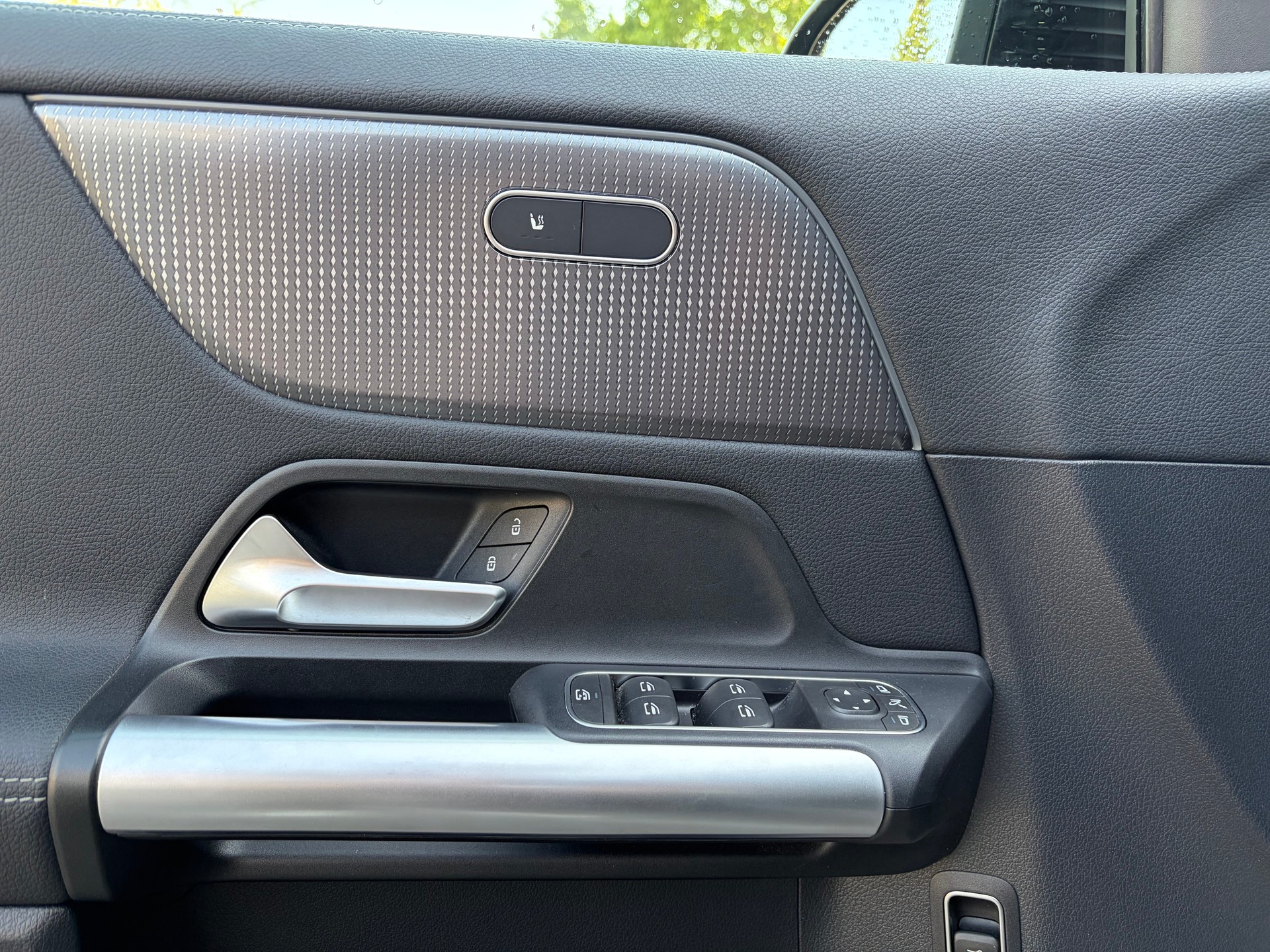MERCEDES-BENZ EQA 250+-image-12