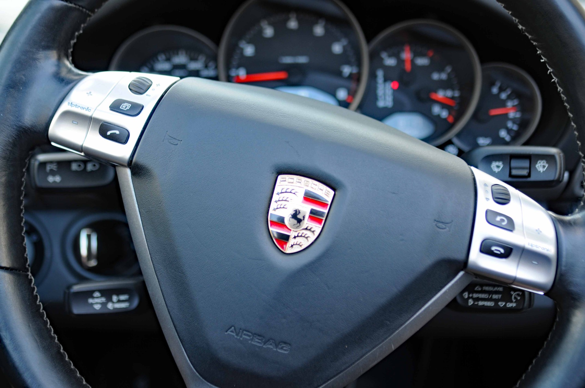 PORSCHE 911 Cabrio Carrera 4-image-22
