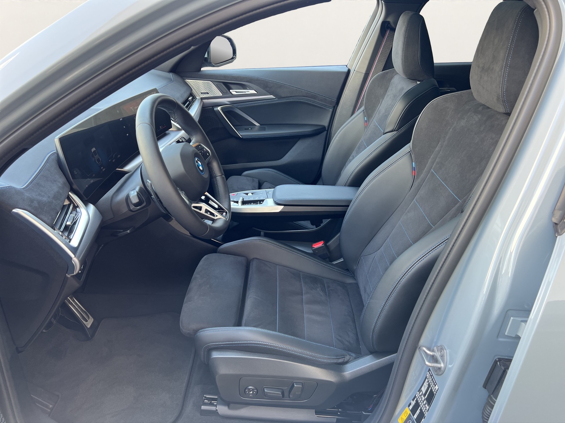BMW iX2 xDrive 30 M Sport Pro-image-9