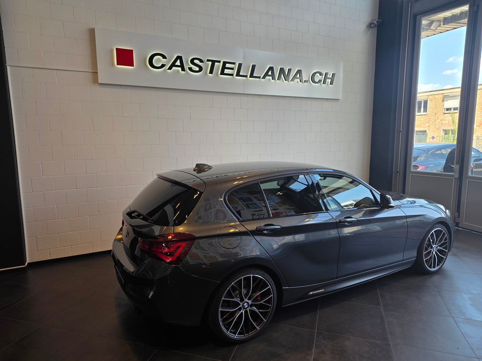 BMW M140i xDrive Swiss Per.Ed-showroom-element-1