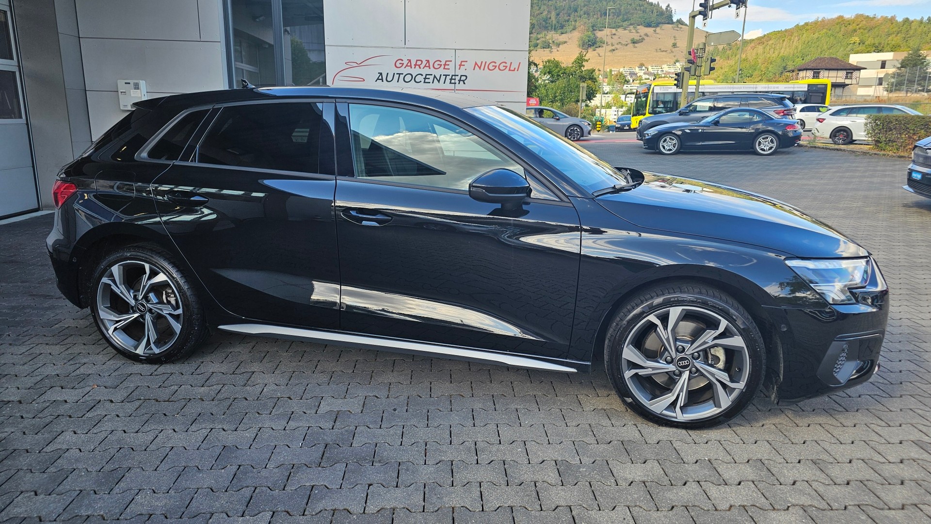AUDI A3 Sportback 40 TFSI e S line S-tronic-showroom-element-3