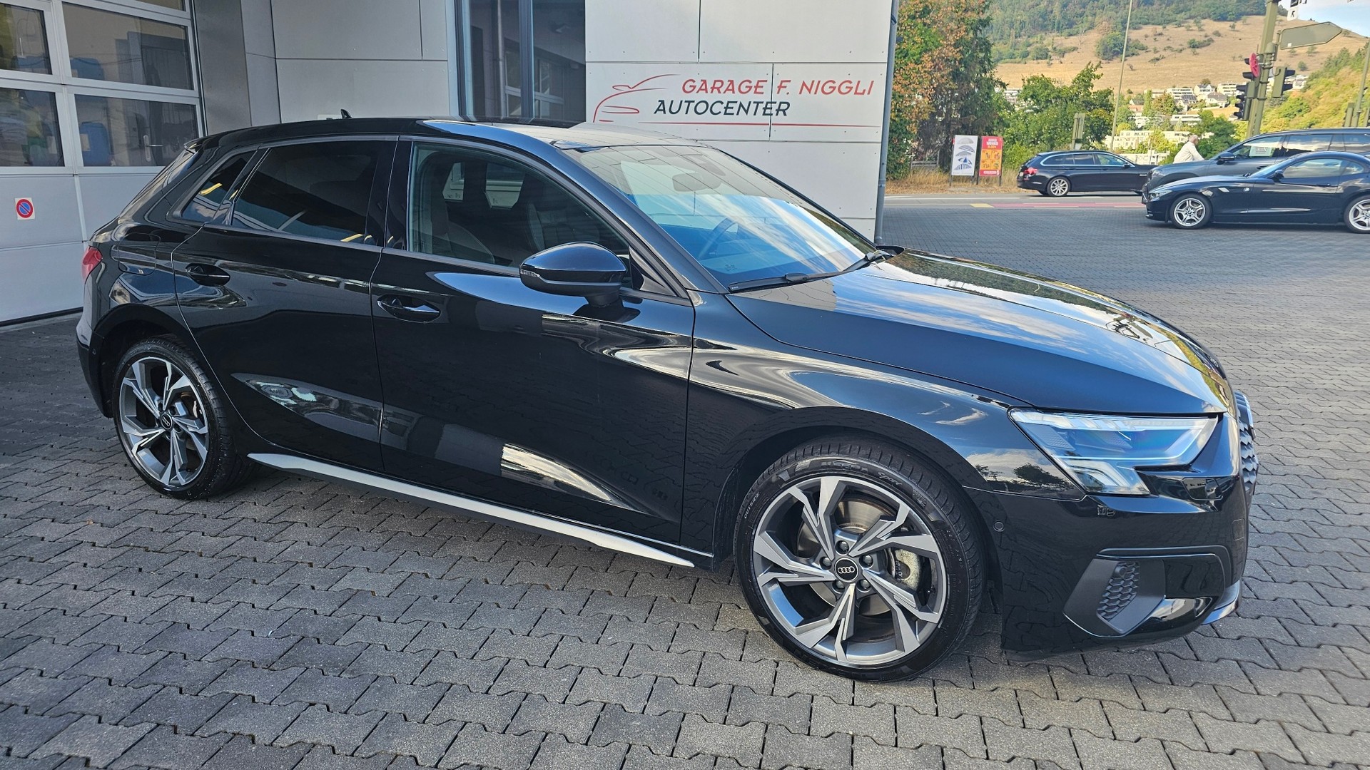 AUDI A3 Sportback 40 TFSI e S line S-tronic-showroom-element-2