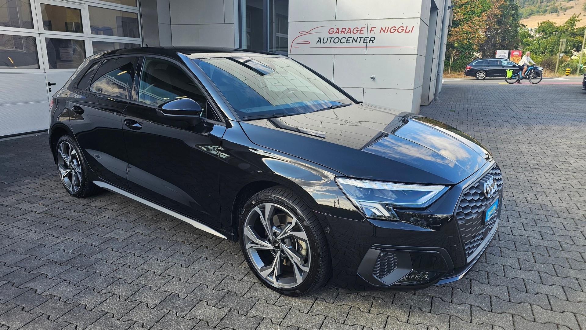 AUDI A3 Sportback 40 TFSI e S line S-tronic-showroom-element-1