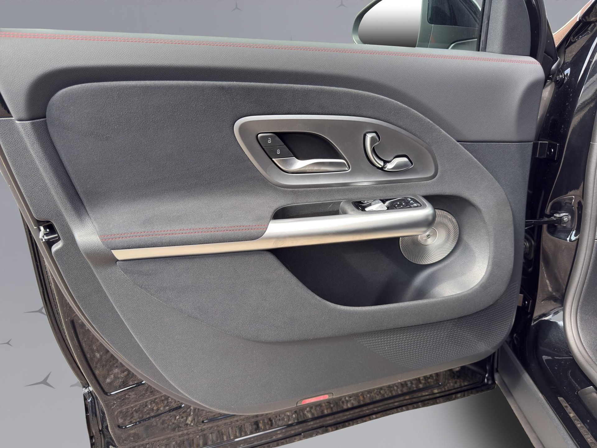 MERCEDES-BENZ GLB 220 4matic-image-21