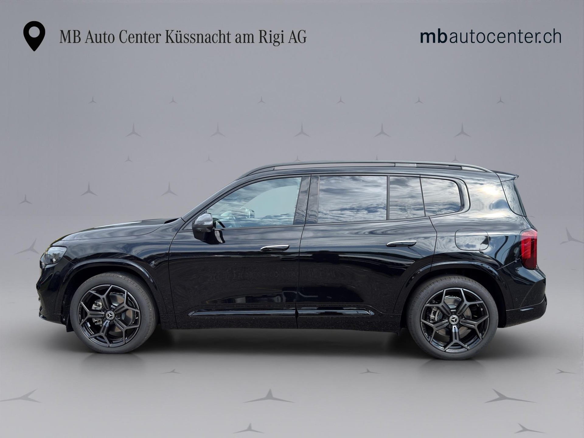 MERCEDES-BENZ GLB 220 4matic-showroom-element-2