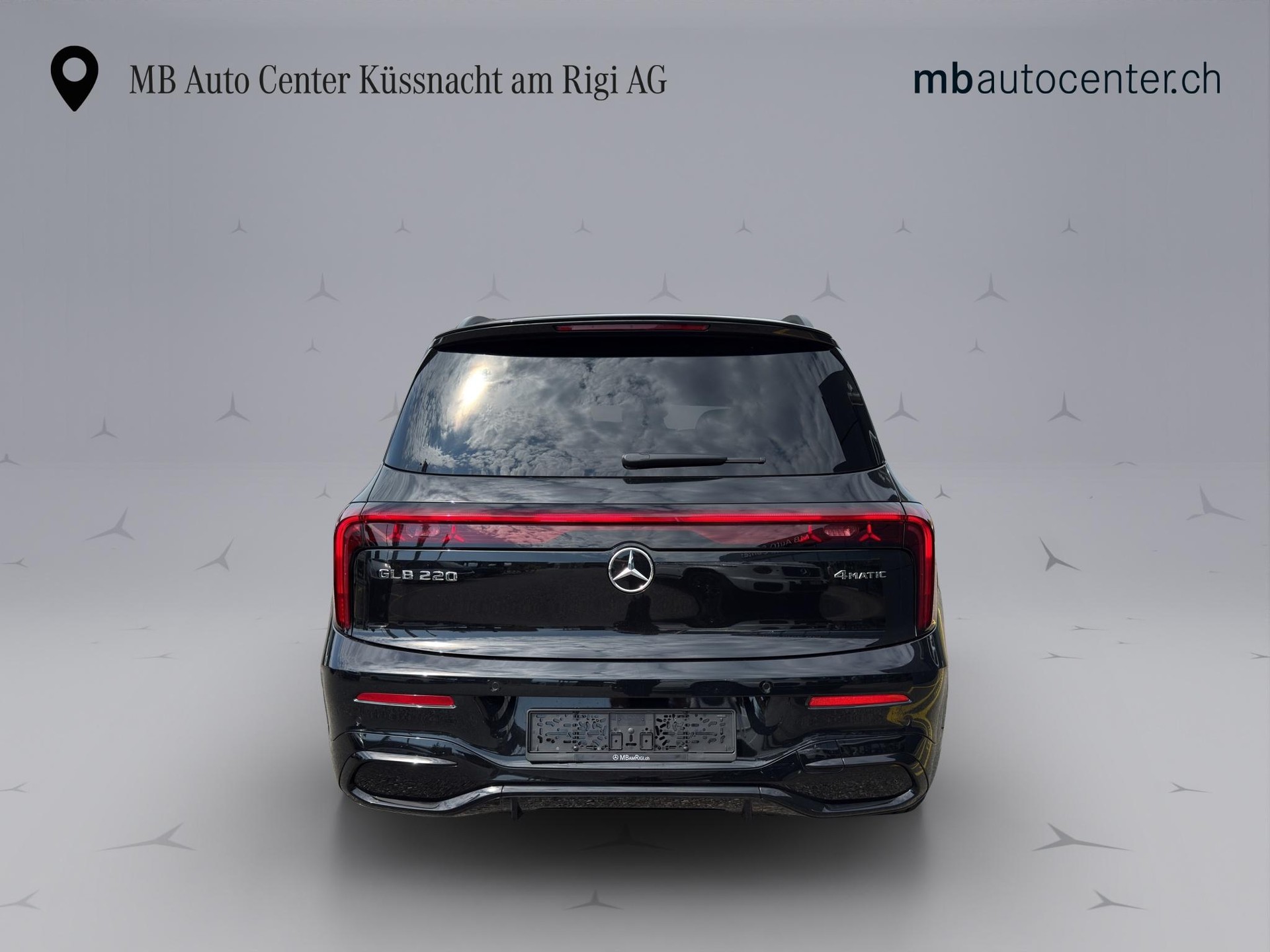 MERCEDES-BENZ GLB 220 4matic-image-4