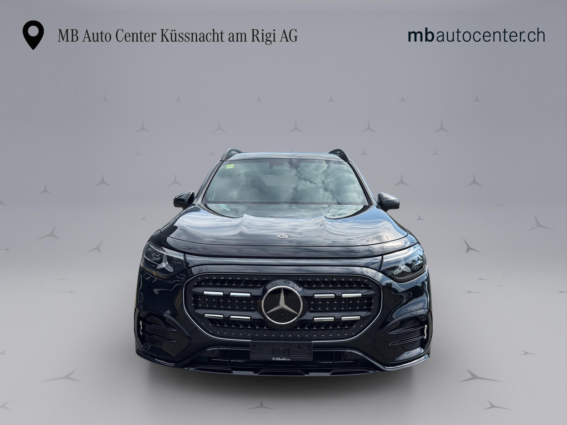 MERCEDES-BENZ GLB 220 4matic-showroom-element-1