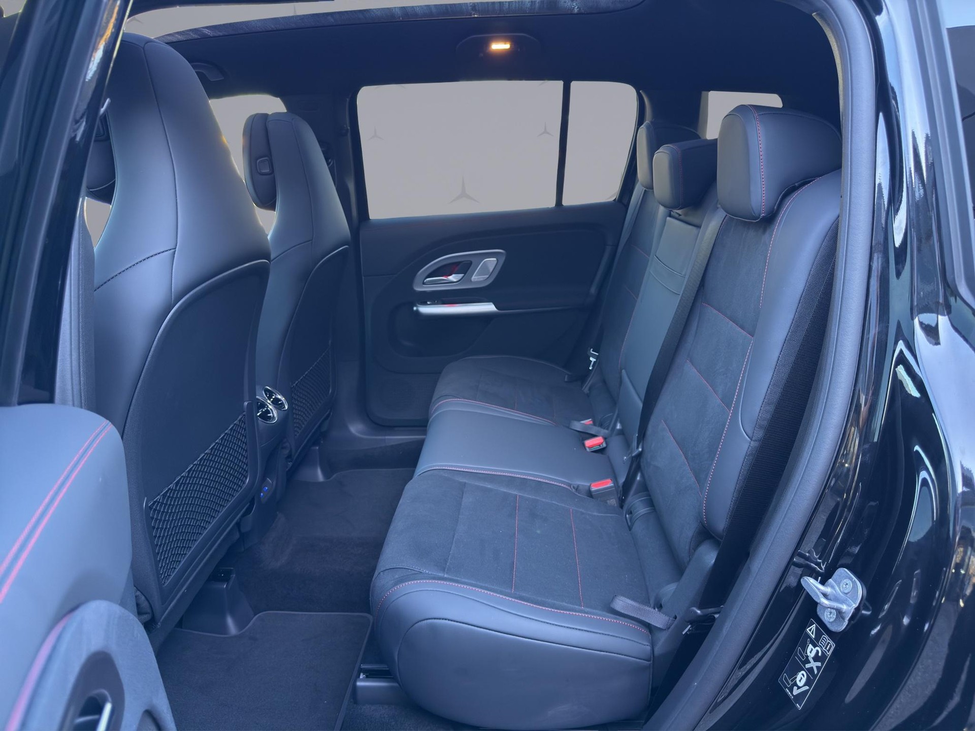 MERCEDES-BENZ GLB 220 4matic-image-11
