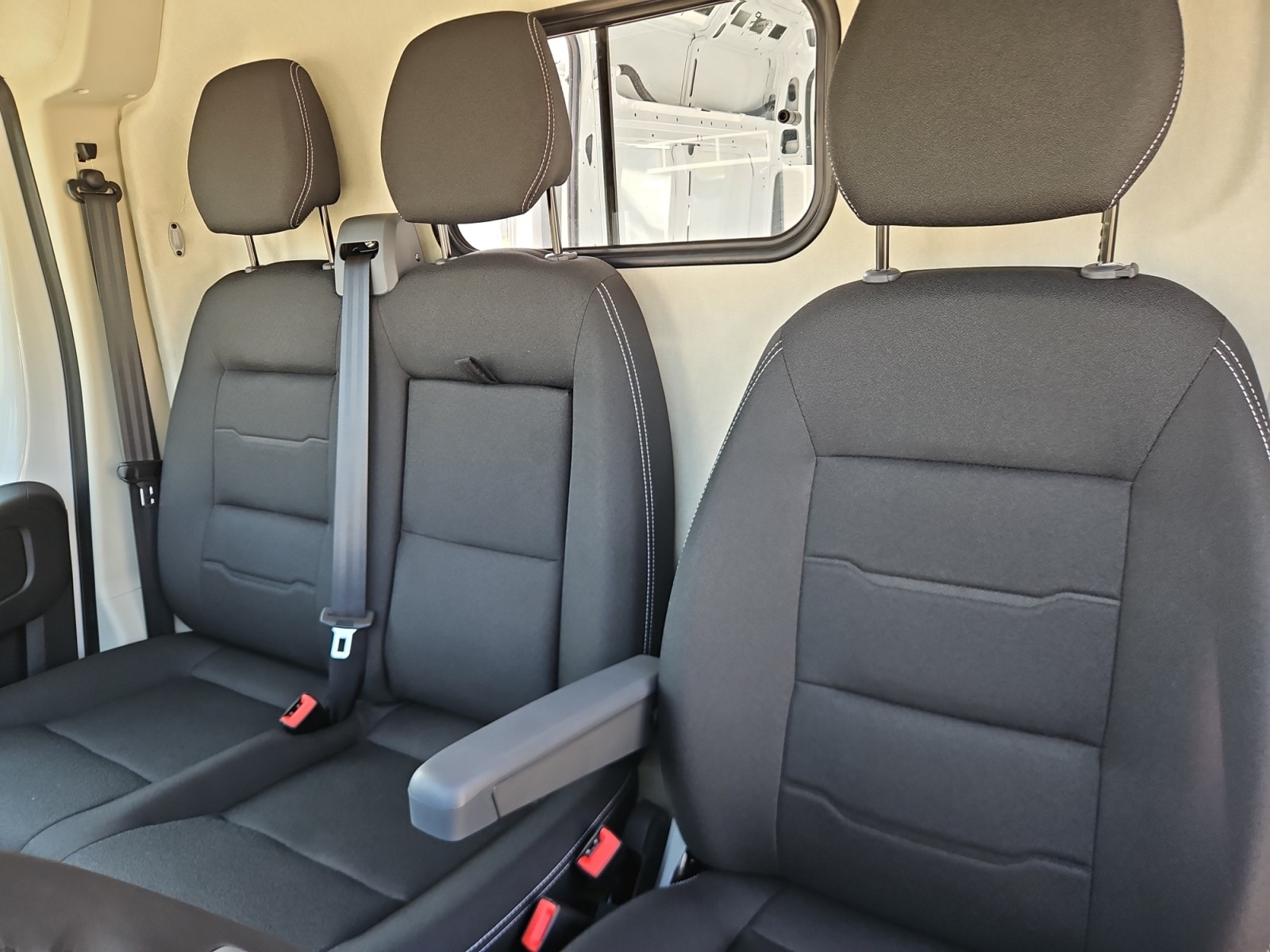 FIAT Ducato 35 L2H2 * 1350 kg Nutzlast * Winterreifen* Kamera * CarPlay ohne Kabel-image-13