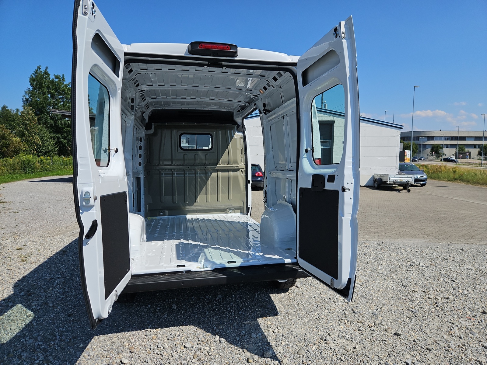 FIAT Ducato 35 L2H2 * 1350 kg Nutzlast * Winterreifen* Kamera * CarPlay ohne Kabel-showroom-element-3