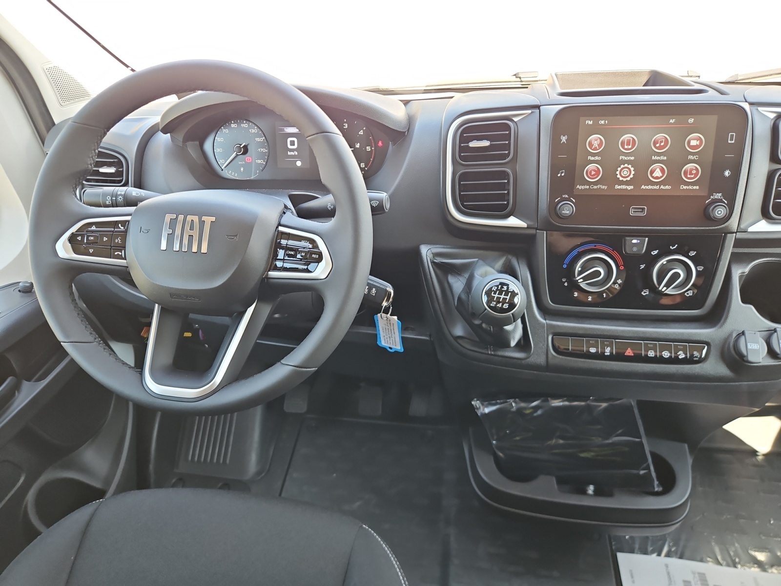 FIAT Ducato 35 L2H2 * 1350 kg Nutzlast * Winterreifen* Kamera * CarPlay ohne Kabel-image-6