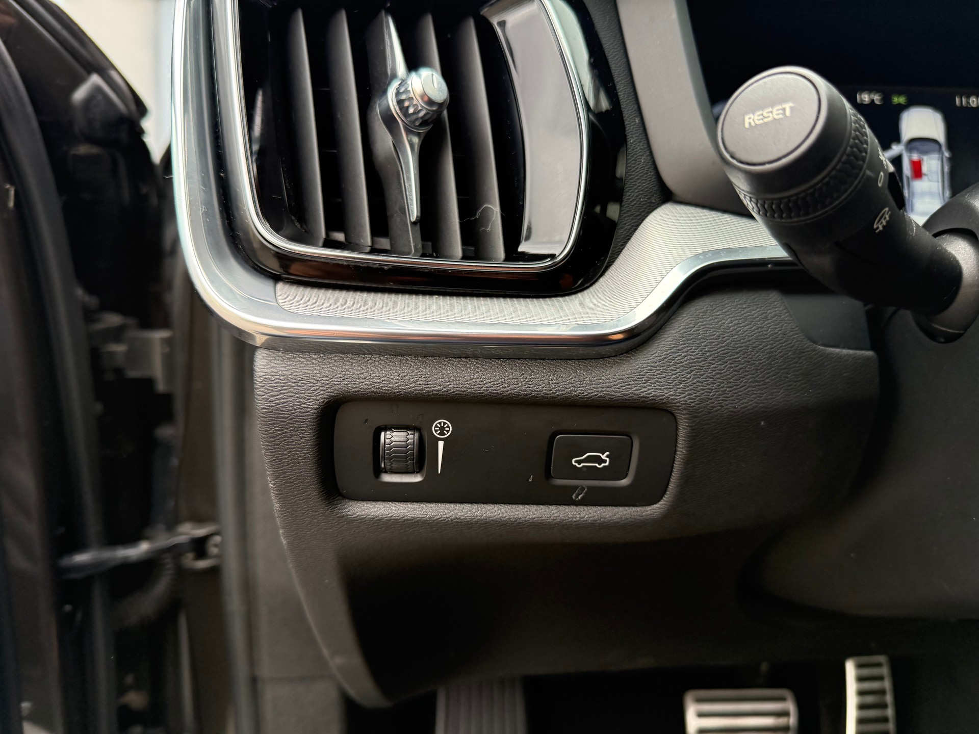 VOLVO S60 B4 Benzin Mild Hybrid R-Design Geartronic-image-21