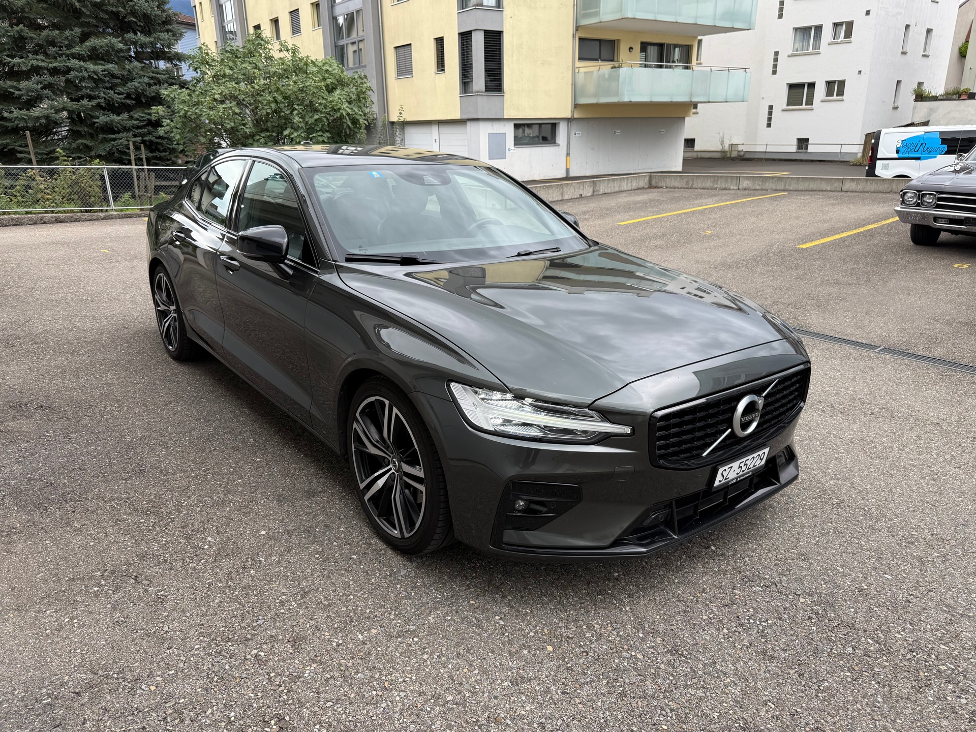 VOLVO S60 B4 Benzin Mild Hybrid R-Design Geartronic-showroom-element-2