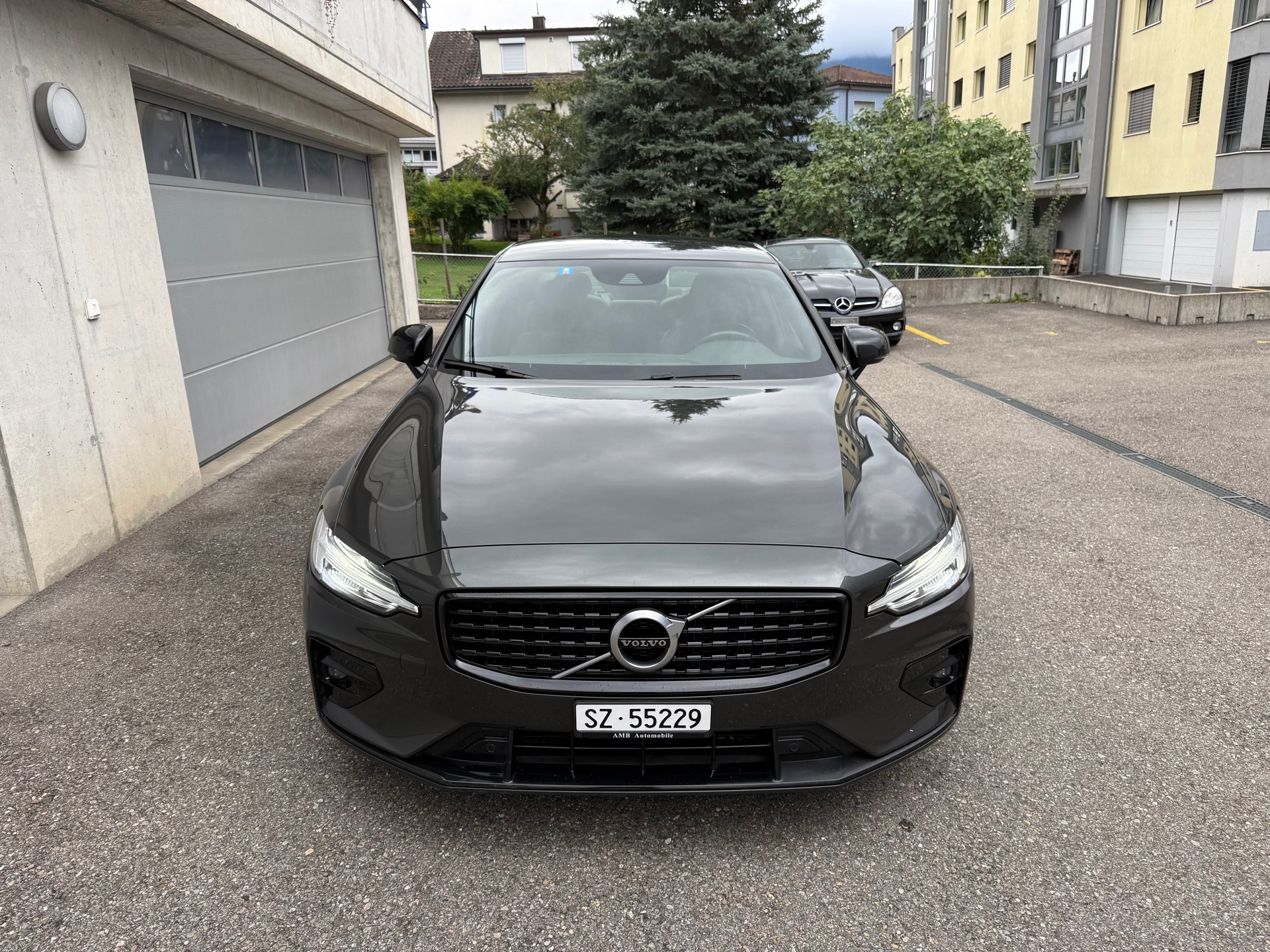VOLVO S60 B4 Benzin Mild Hybrid R-Design Geartronic-showroom-element-1