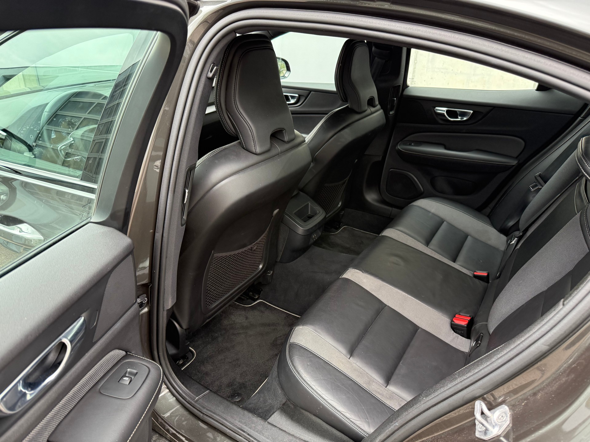 VOLVO S60 B4 Benzin Mild Hybrid R-Design Geartronic-image-22