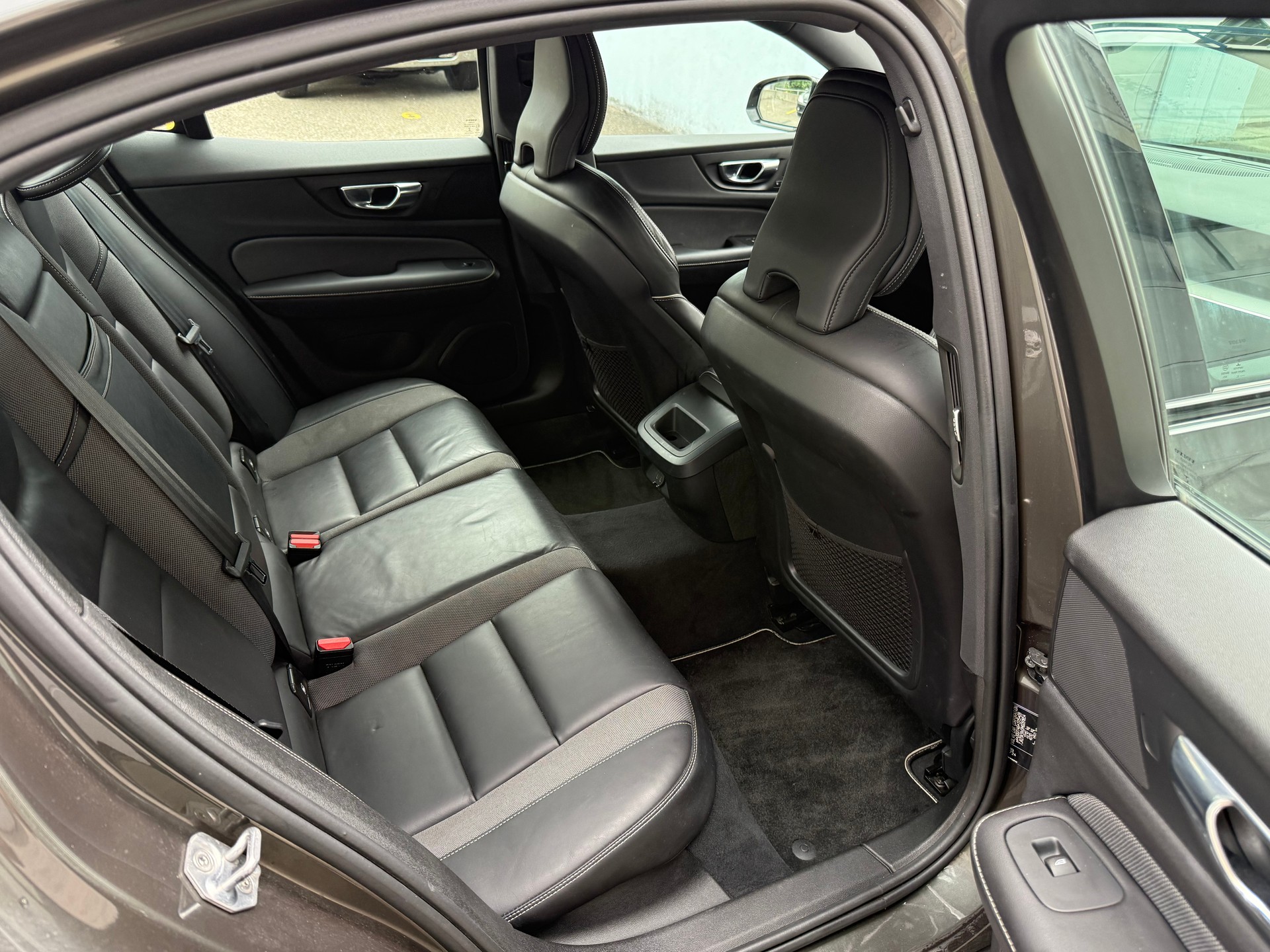 VOLVO S60 B4 Benzin Mild Hybrid R-Design Geartronic-image-23