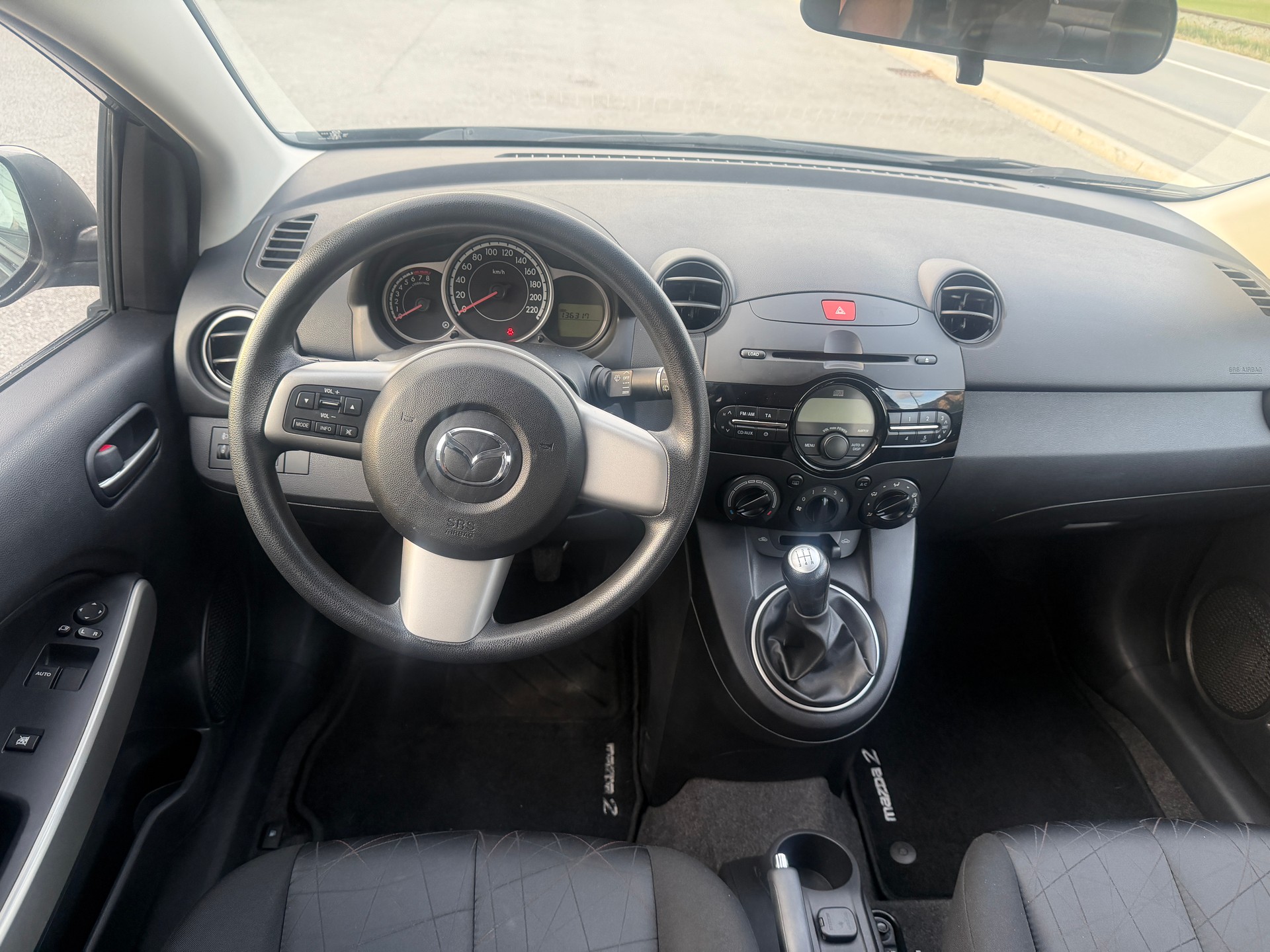 MAZDA 2 1.3i 16V Exclusive-image-8