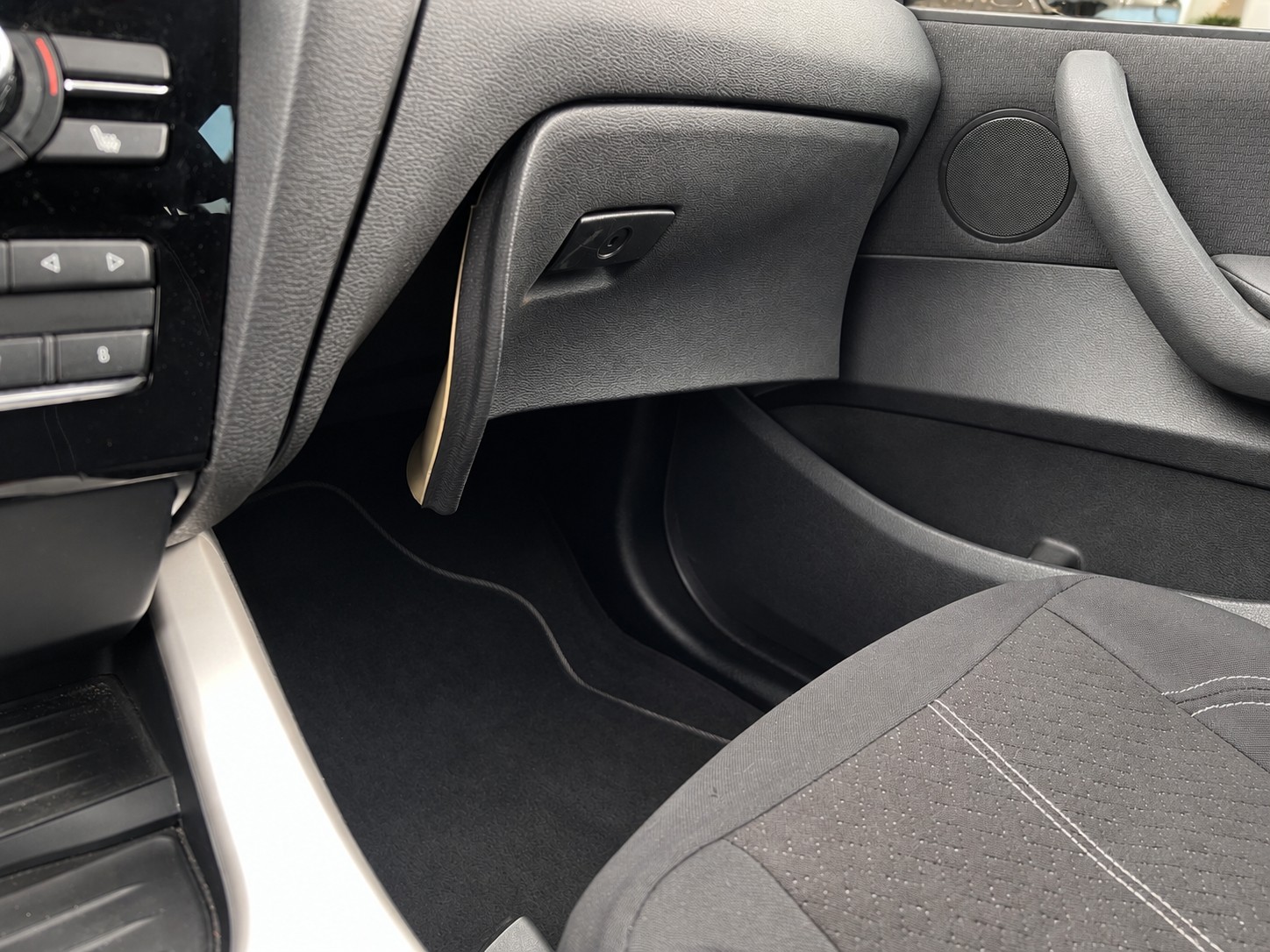 BMW X3 xDrive 20i-image-11
