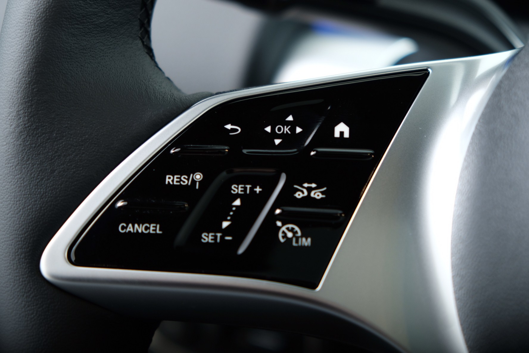 MERCEDES-BENZ GLB 220 d Progressive 4Matic X247-image-7