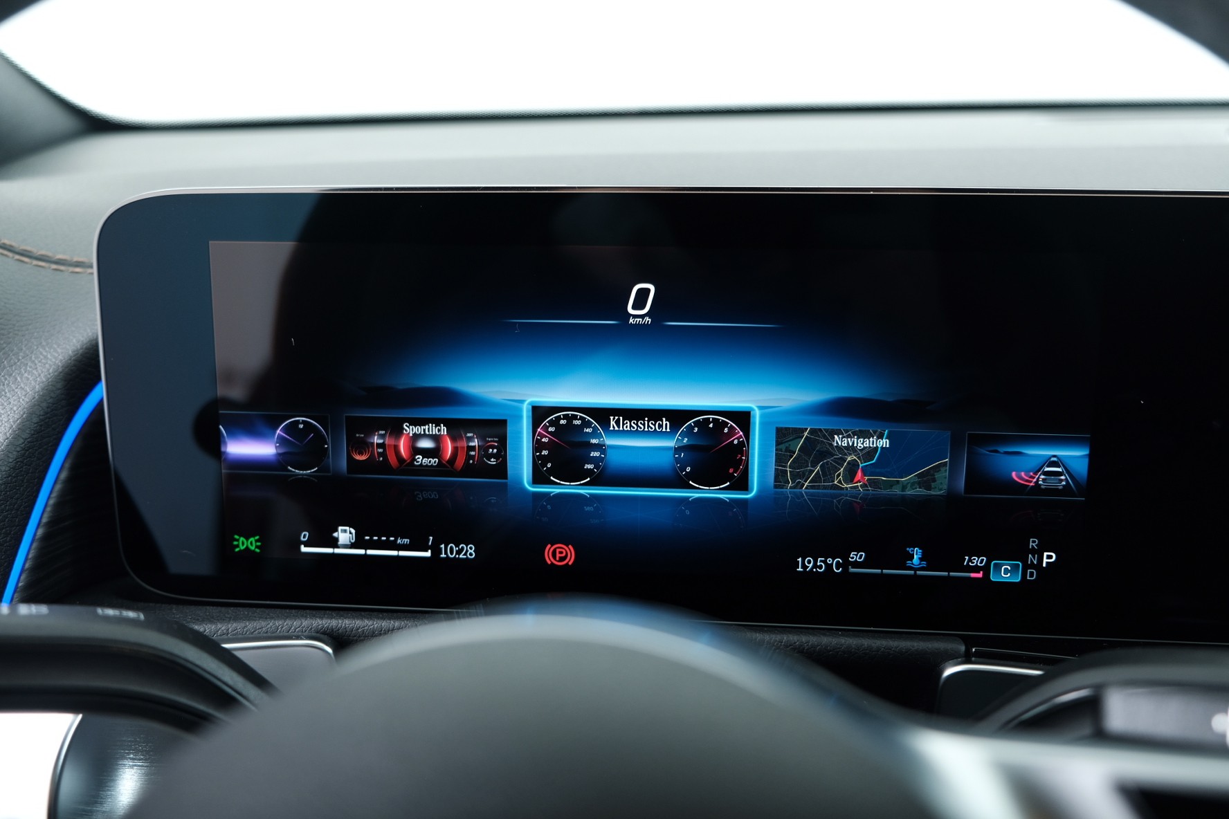 MERCEDES-BENZ GLB 220 d Progressive 4Matic X247-image-9