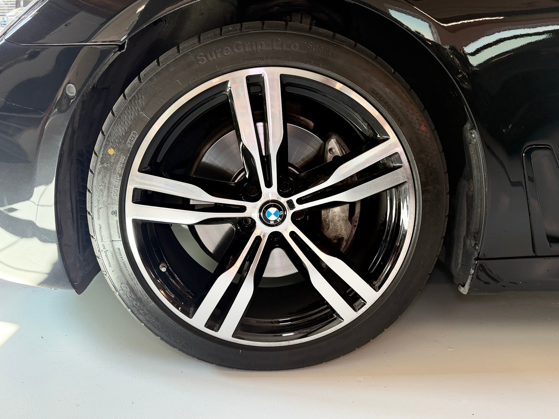 BMW 740Ld xDrive Steptronic-showroom-element-2