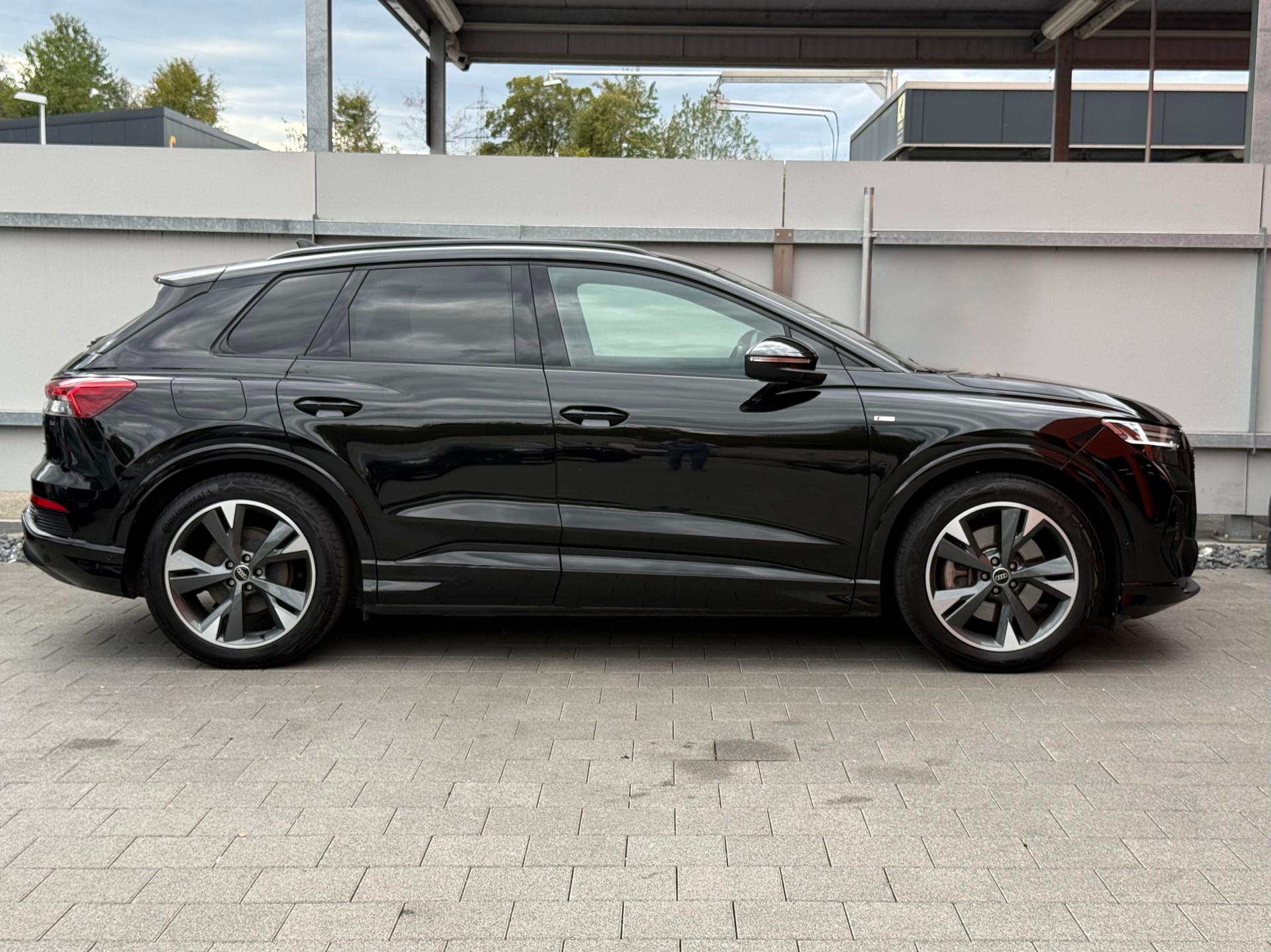 AUDI Q4 e-tron 50 quattro-showroom-element-3