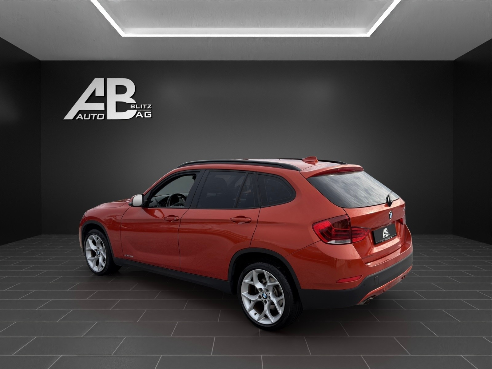 BMW X1 xDrive 18d mit 143 PS-showroom-element-2