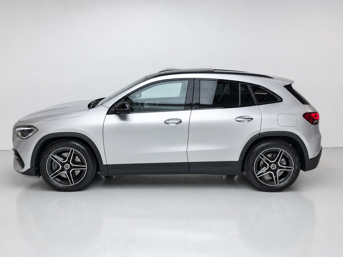 MERCEDES-BENZ GLA 250 4MATIC AMG Line (CH) | VOLLAUSSTATTUNG-showroom-element-1