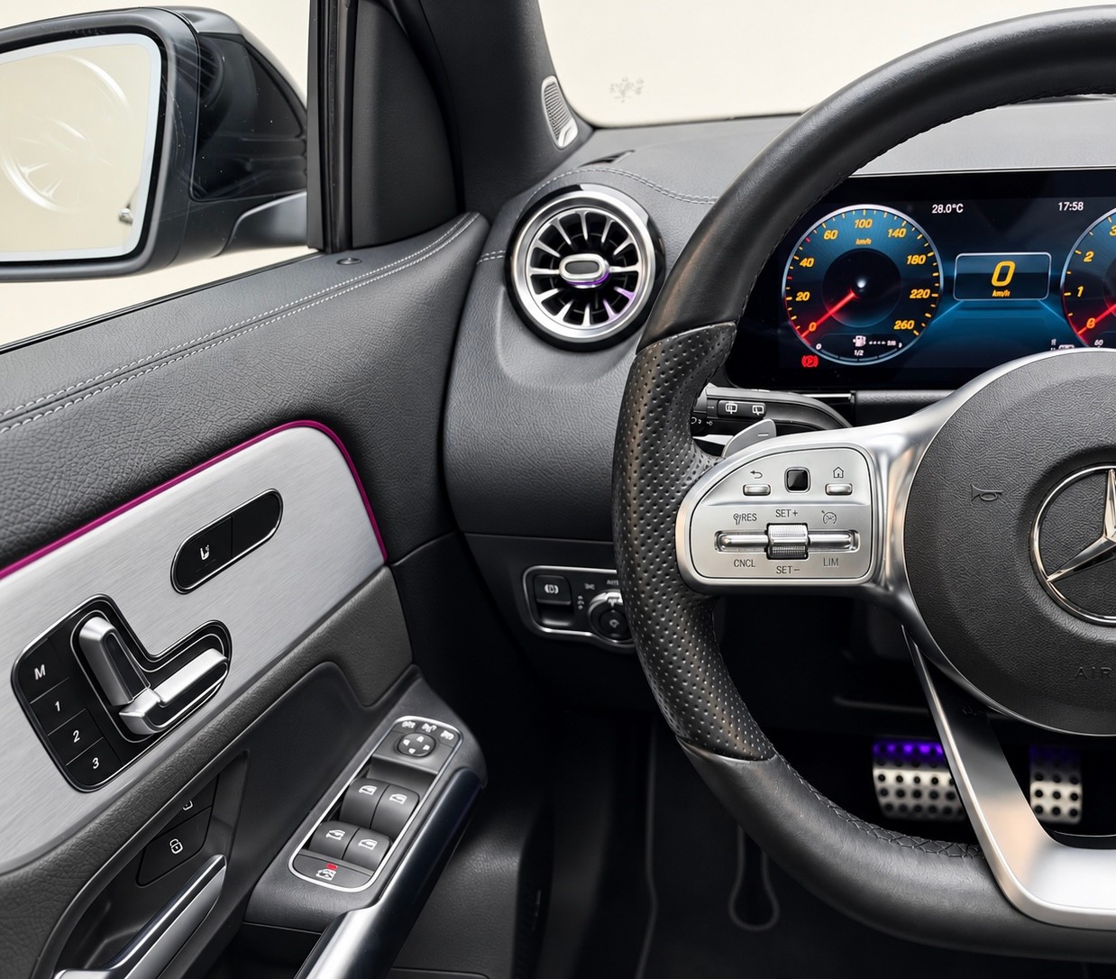 MERCEDES-BENZ GLA 250 4MATIC AMG Line (CH) | VOLLAUSSTATTUNG-image-18