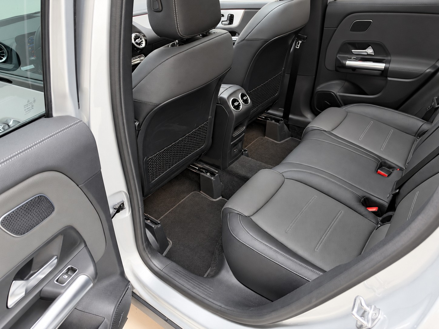 MERCEDES-BENZ GLA 250 4MATIC AMG Line (CH) | VOLLAUSSTATTUNG-image-10