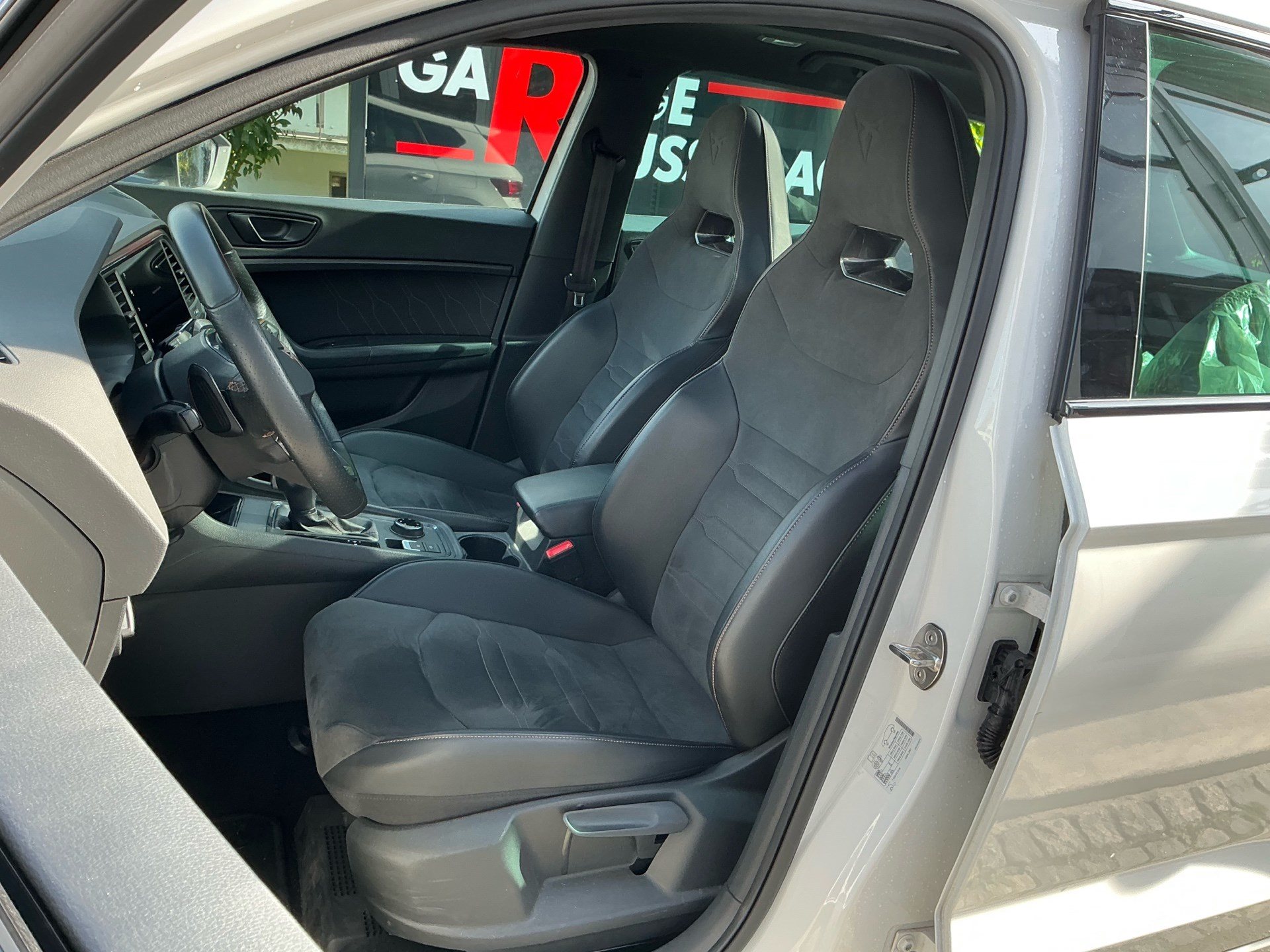 CUPRA Ateca VZ 4Drive *** PANORAMAGLASDACH & ASSISTENZPAKET ***-image-7