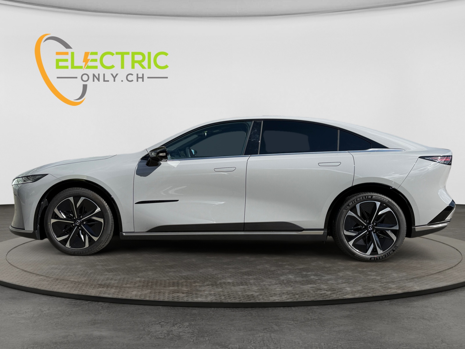 MAZDA 6e 258 69kWh Takumi Plus-showroom-element-1