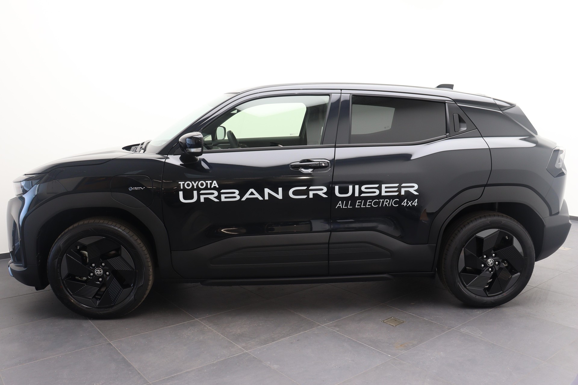 TOYOTA New Urban Cruiser Comfort-showroom-element-2