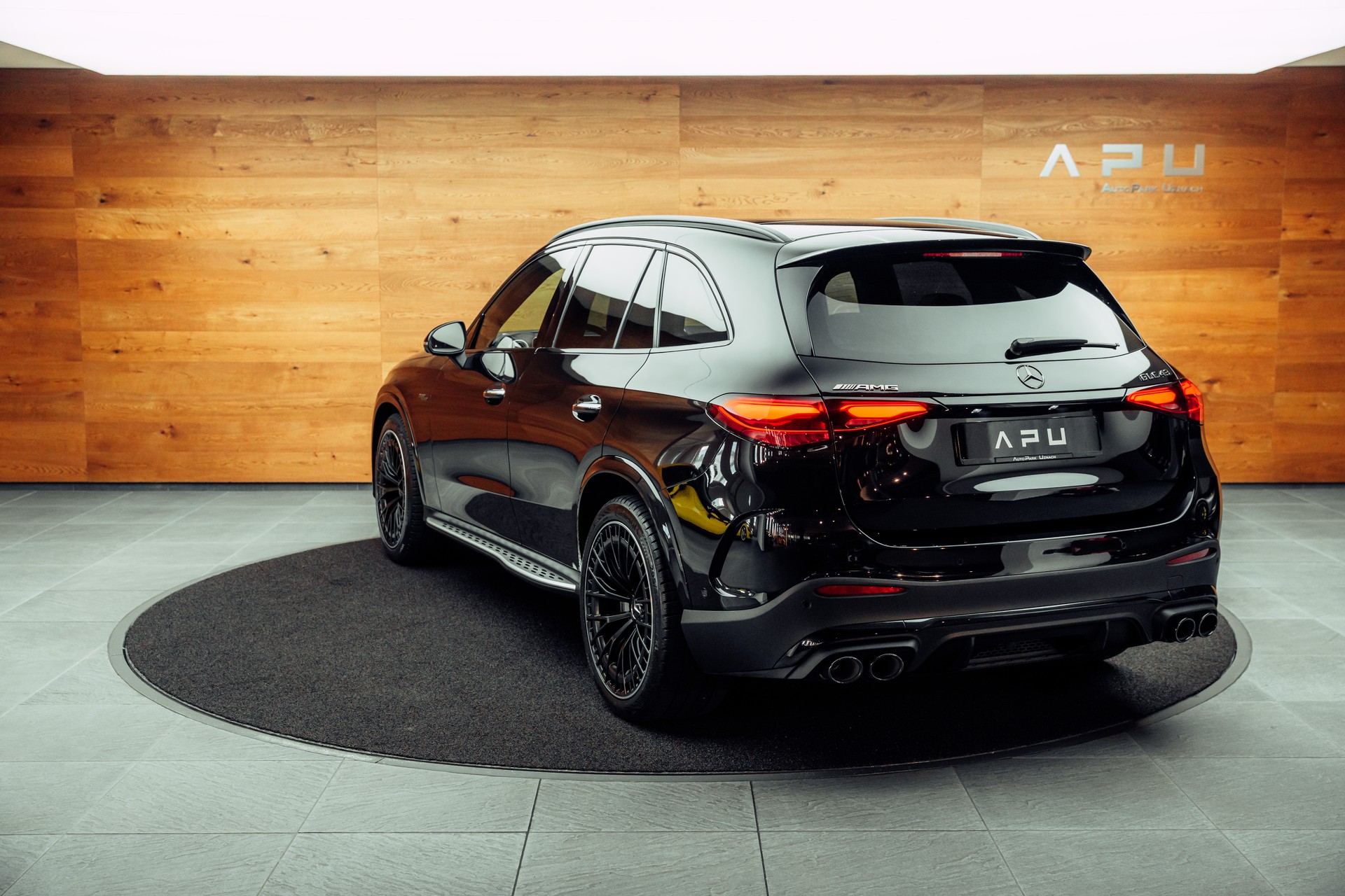 MERCEDES-BENZ GLC 43 AMG Executive Edition 4Matic 9G-Tronic-showroom-element-2