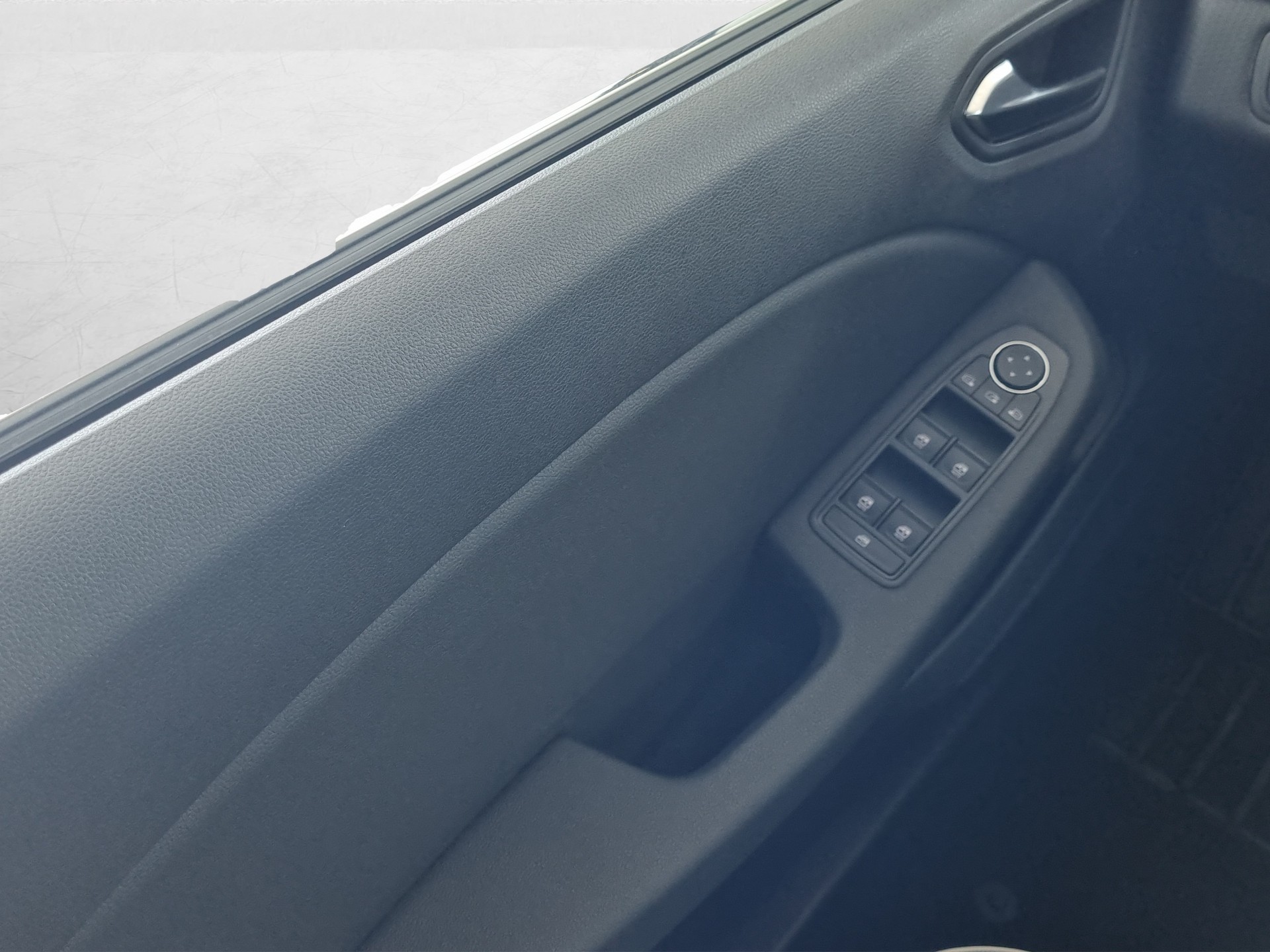 MITSUBISHI Colt 1.6 HEV Intense-image-11