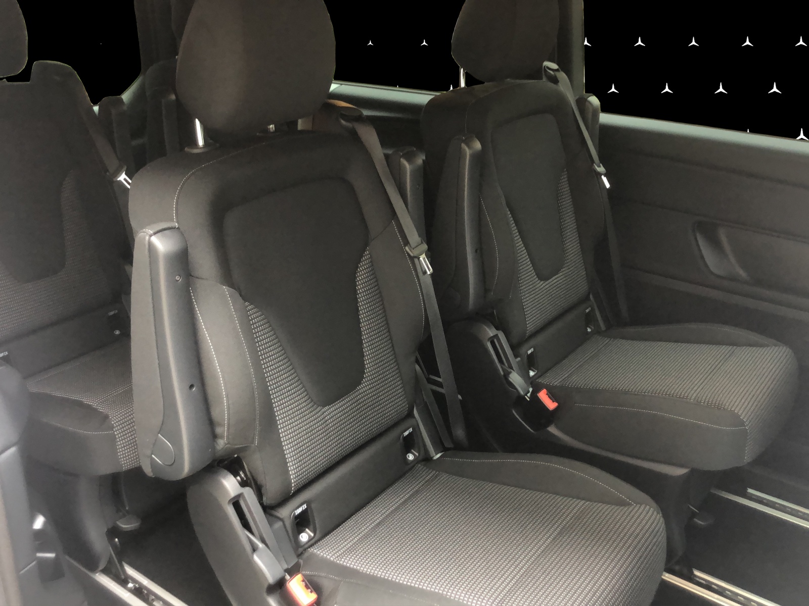 MERCEDES-BENZ EQV 300 lang-image-8