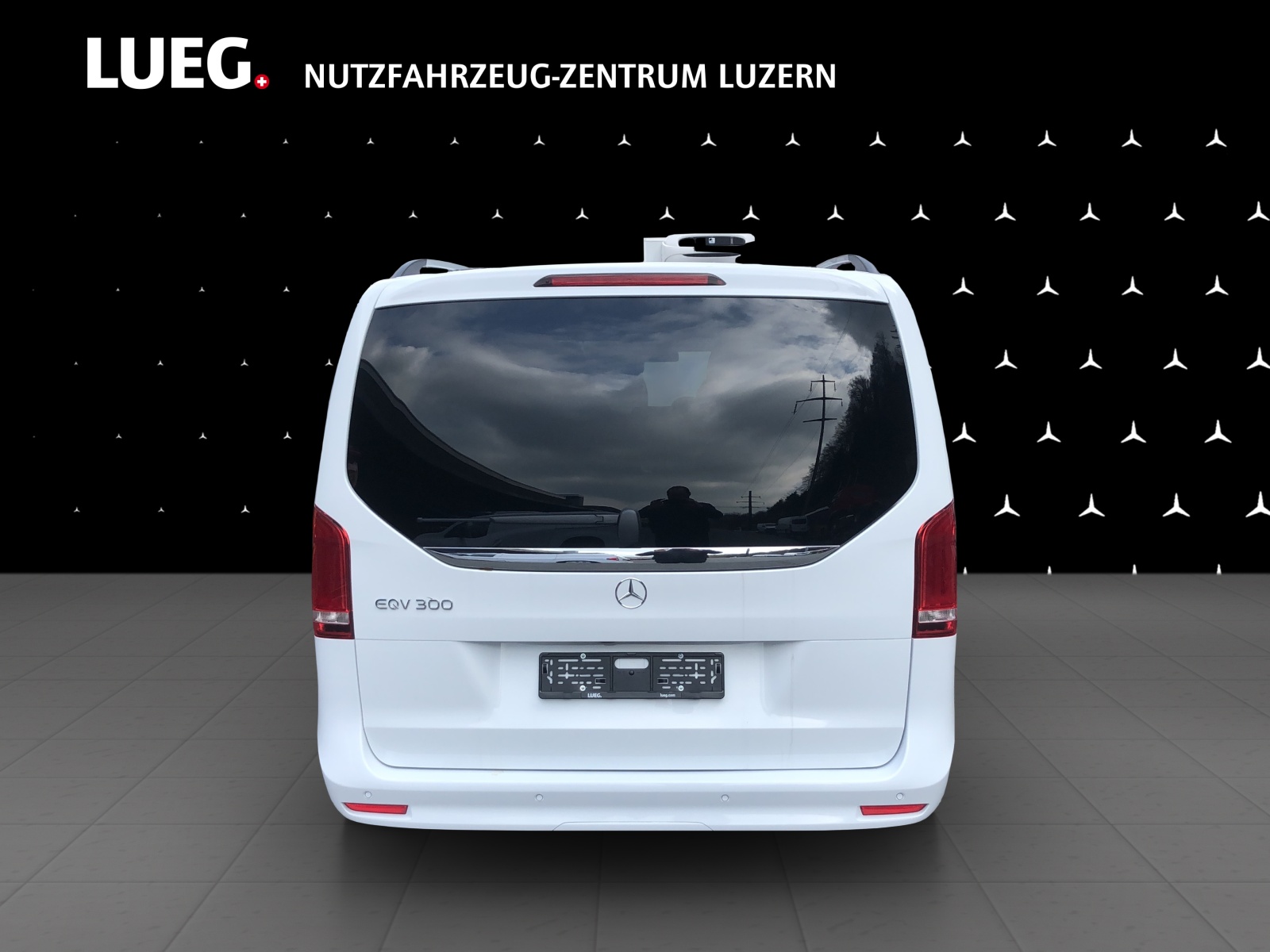 MERCEDES-BENZ EQV 300 lang-image-6
