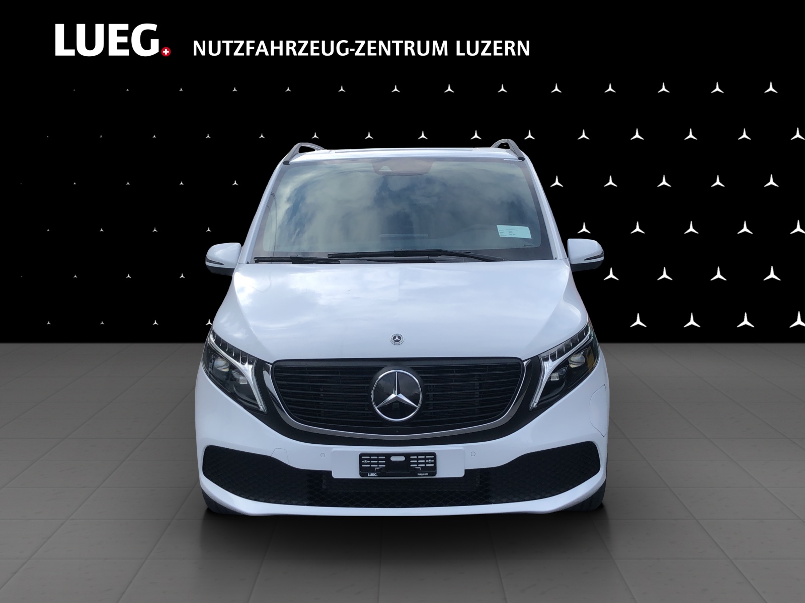 MERCEDES-BENZ EQV 300 lang-image-2