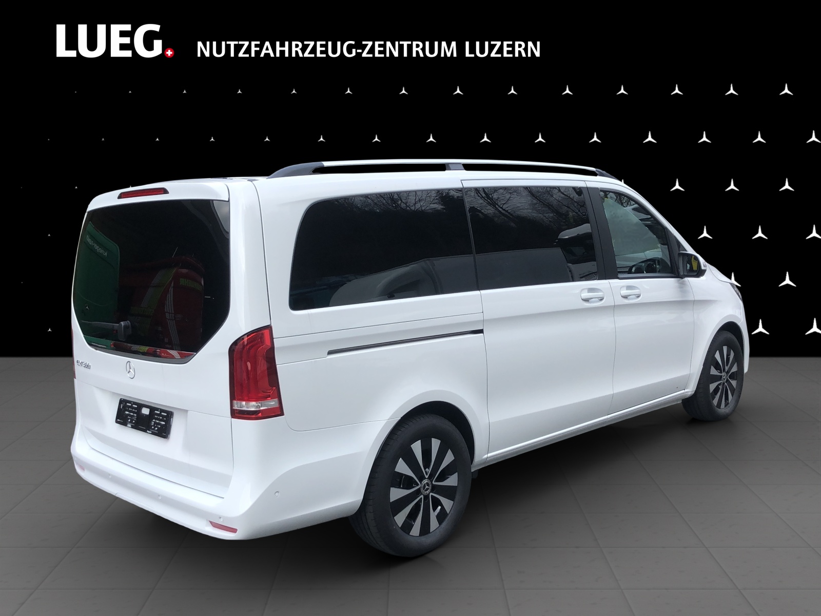MERCEDES-BENZ EQV 300 lang-image-5