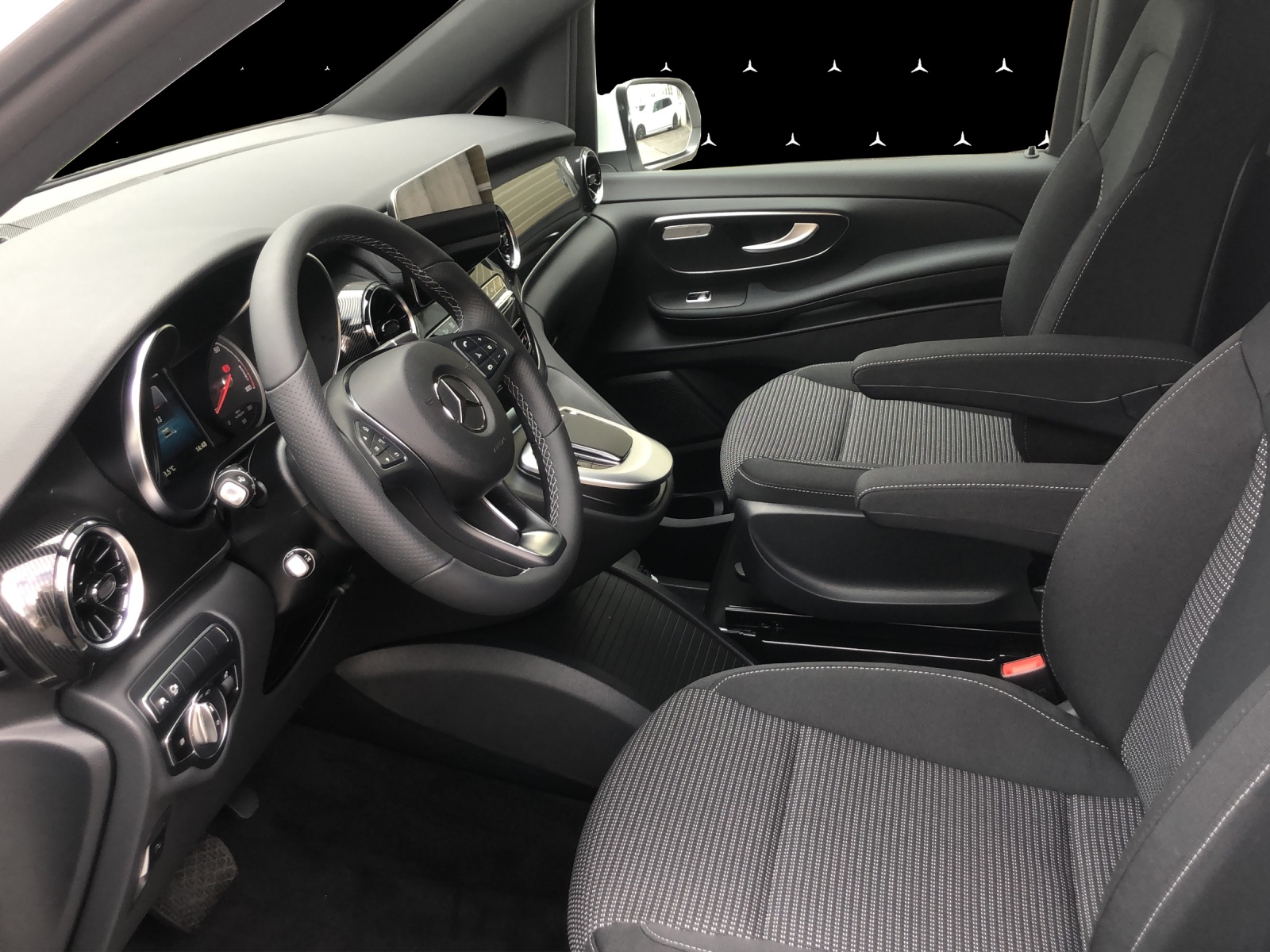 MERCEDES-BENZ EQV 300 lang-image-10