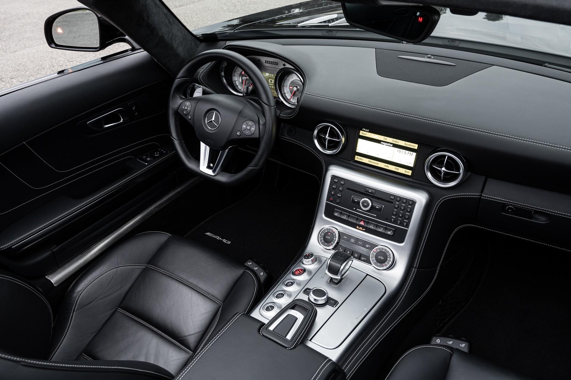 MERCEDES-BENZ SLS 63 AMG Speedshift-image-19